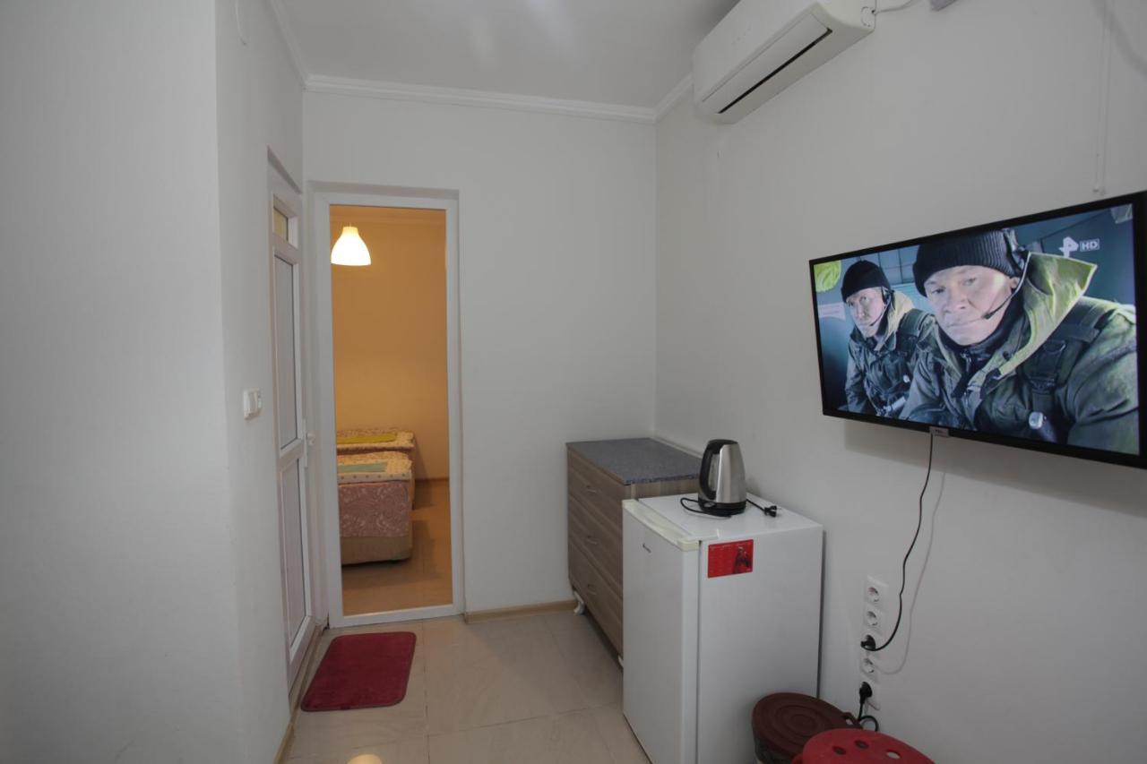 Sukhum City Mini Hotel Sochumi Exterior foto