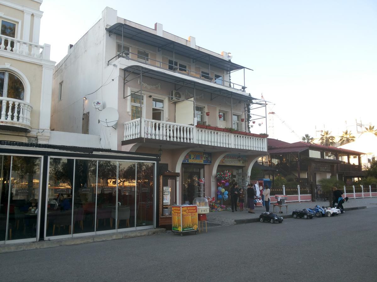Sukhum City Mini Hotel Sochumi Exterior foto