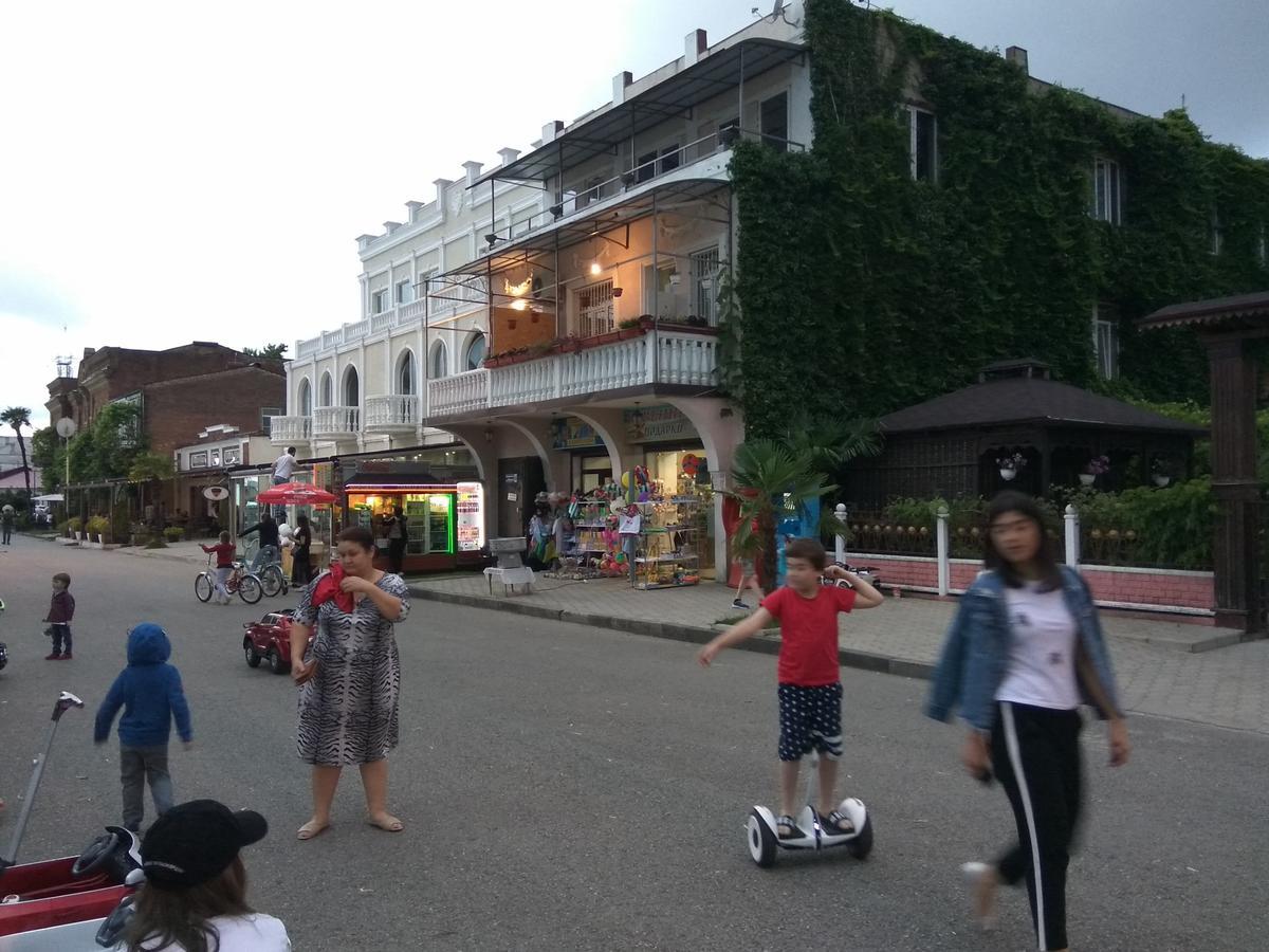 Sukhum City Mini Hotel Sochumi Exterior foto
