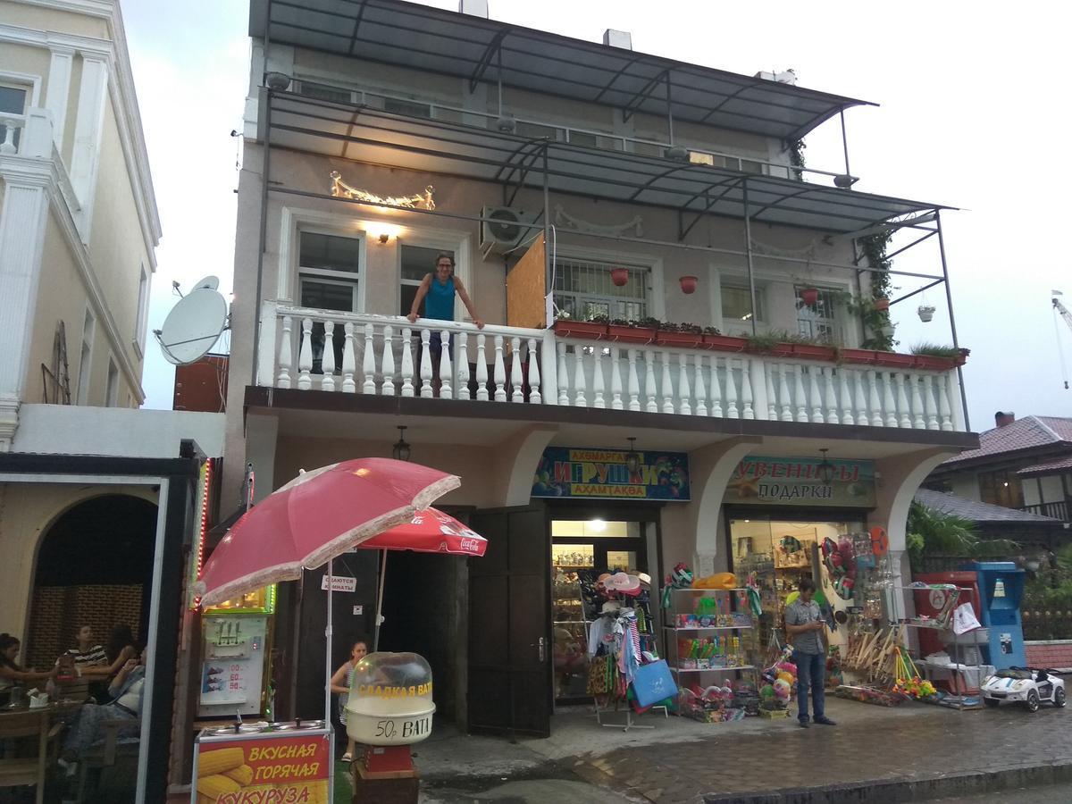 Sukhum City Mini Hotel Sochumi Exterior foto